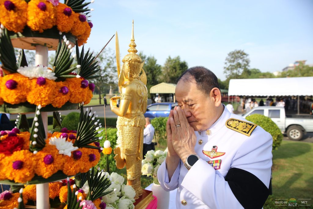 พิธีบวงสรวงสิ่งศักดิ์สิทธิ์ประจำ มทร.ธัญบุรี ก่อนวันซ้อมใหญ่ พิธีพระราชทานปริญญาบัตร ครั้งที่ 39 (อัลบั้ม 1)