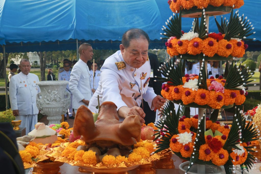 พิธีบวงสรวงสิ่งศักดิ์สิทธิ์ประจำ มทร.ธัญบุรี ก่อนวันซ้อมใหญ่ พิธีพระราชทานปริญญาบัตร ครั้งที่ 39 (อัลบั้ม 1)